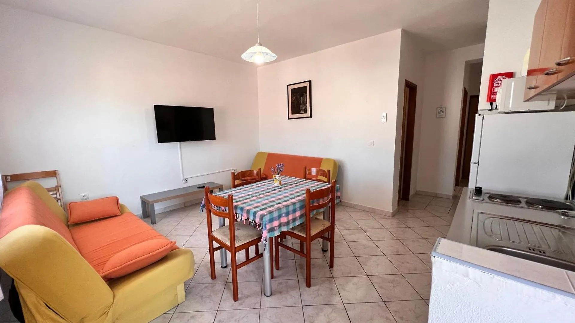 Apartmani Dorana فرسي 0*,